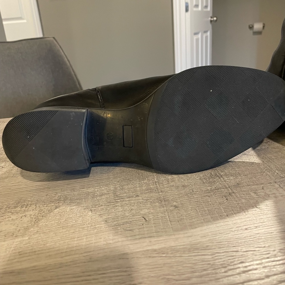 Brown’s leather booties. Worn a couple of times. Size 9.5 or 40.